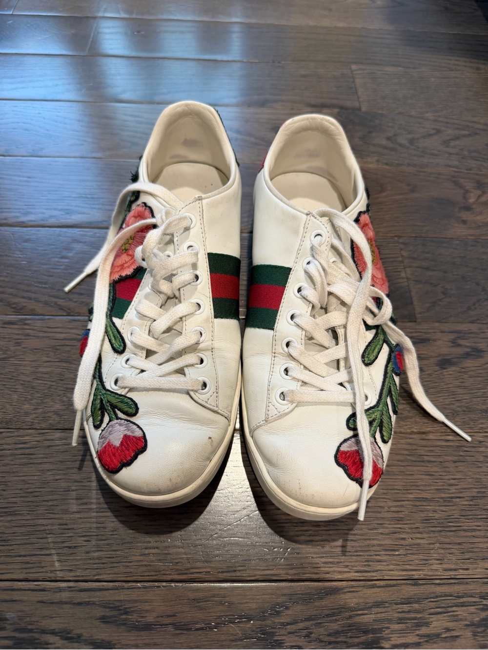 Gucci White Leather Floral Embroidered Sneakers with Red & Green Stripe